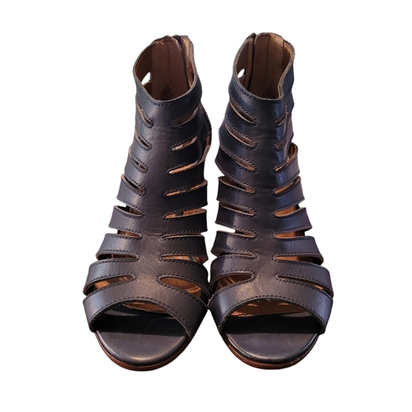 Steve Madden Vendetta navy cage booties  - 8.        G - Picture 1 of 8